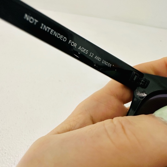 REDUCED. Lot of TWO PAIR SUNGLASSES Franco Sarto and generic shape. Bargain! - Picture 13 of 14